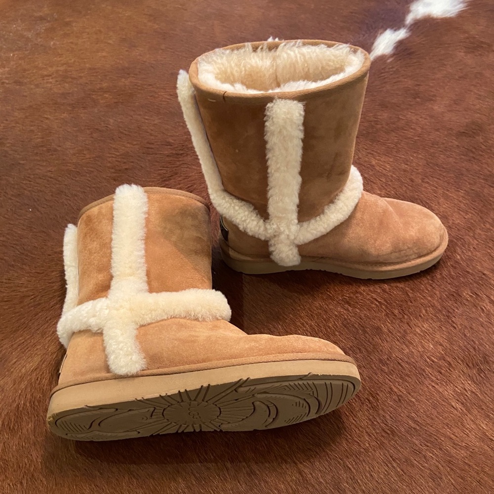 Ugg Shearling Fur trimmed boot size 7
